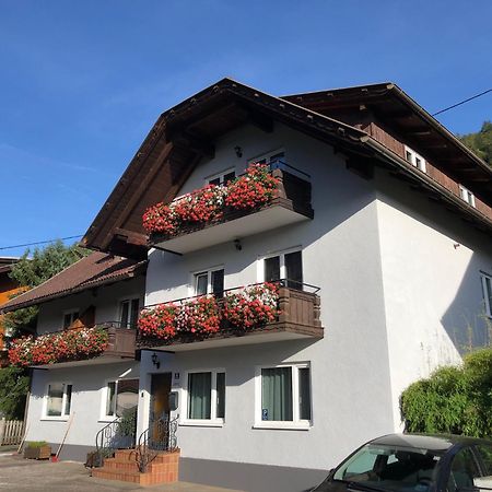 Appartement Zirbenduft Ferienhaus Fuenf Sinne Dobriach Bagian luar foto