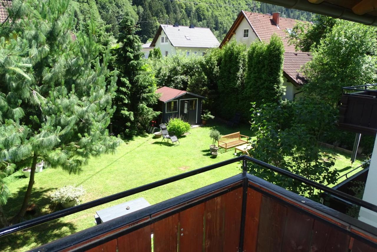 Appartement Zirbenduft Ferienhaus Fuenf Sinne Dobriach Bagian luar foto