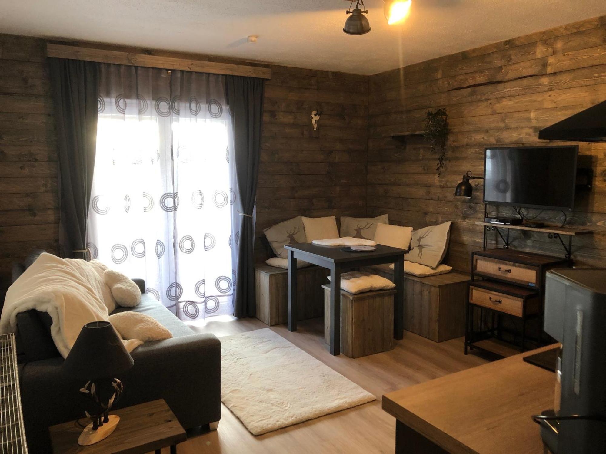 Appartement Zirbenduft Ferienhaus Fuenf Sinne Dobriach Bagian luar foto