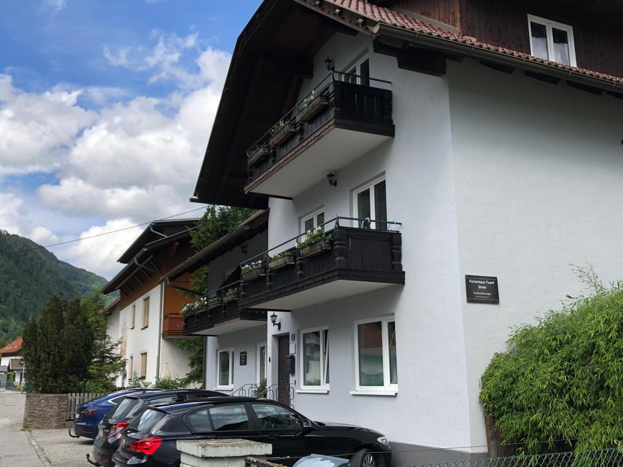 Appartement Zirbenduft Ferienhaus Fuenf Sinne Dobriach Bagian luar foto